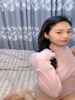 咚小姐抖音上裸舞土豪福利，还有与男友啪啪、口交，大街上露出跳舞&Tumblr（汤不热）最近很火的《极品网红嫩妹小鸟酱之小鸟酱才不会拍照呢》
